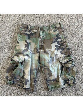 Vintage Y2K Tripp NYC Men's Sz 32 Gap camouflage cargo Shorts With Pockets